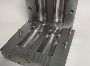 Mold for vial blowing