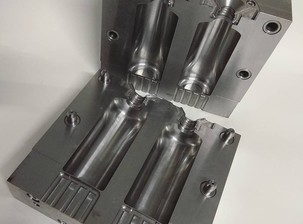 Mold for vial blowing